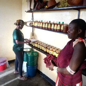 maasai women selling honey