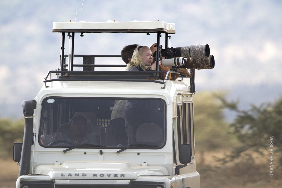 photography safari guests in thomson landrover
