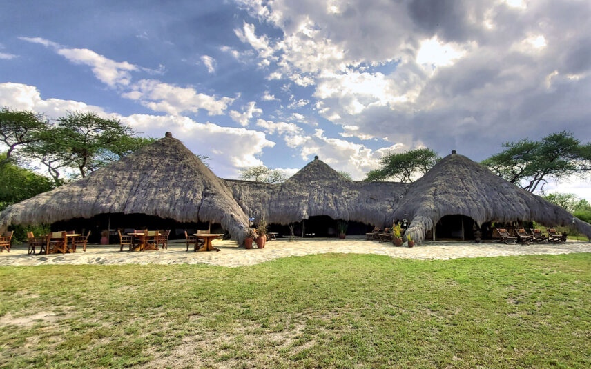 lounge and dining tent at serengeti nyumba camp