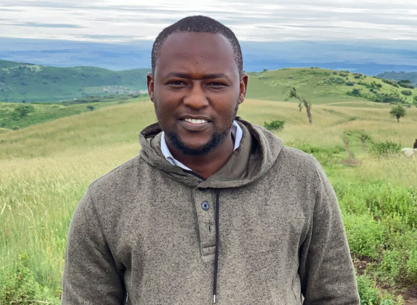 thomson safaris head guide hatibu ulotu