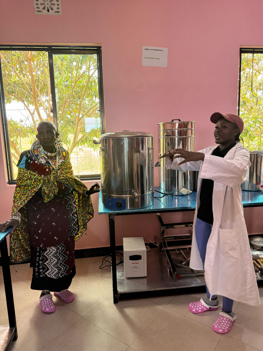 asela explains honey process